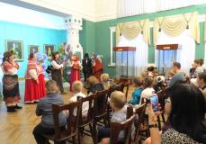 Новогодний праздник для детей энергетиков в Картинной галерее.