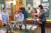 Предметы домашнего освещения вызывают у ребят большой интерес.