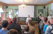 Песню " Офицеры"в исполнении Алексея Никулина ветераны слушали стоя.