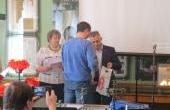 Вручение подарков и благодарностей ветеранам.