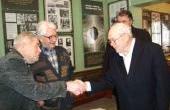 Как  приятно  встретиться  со  старыми  товарищами
