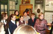 Пресс-секретарь  Чупракова  Н.М. заставляет  ребят  ответить  на  занимательные  вопросы .