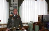 Ветеранов  поздравляет  представитель  Железнодорожного  Совета  ветеранов  Липатов С.А..