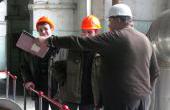 Со  студентами  руководитель  преддипломной практики зам. начальника ТАИ Куликов А.Н.