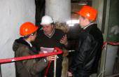 На  производстве очень  много важных  и  сложных  вопросов.