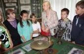 На экскурсию  пришли  учащиеся 77 школы 5 "Б" класса.