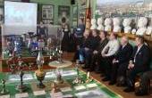 Ветераны и гости  смотрят  Презентацию-фильм"Они сражались  за  Родину" о работниках  ТЭЦ-1, которые  воевали  на  фронтах Великой Отечественной  войны 1941-1945гг.