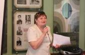 Колина  Светлана  исполняет песню "Десятый  батальон".