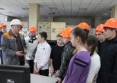 Елистратов М.К. делится с ребятами своим  богатым опытом.