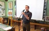 Алексей Никулин исполнил для ветеранов песню "Красные маки"